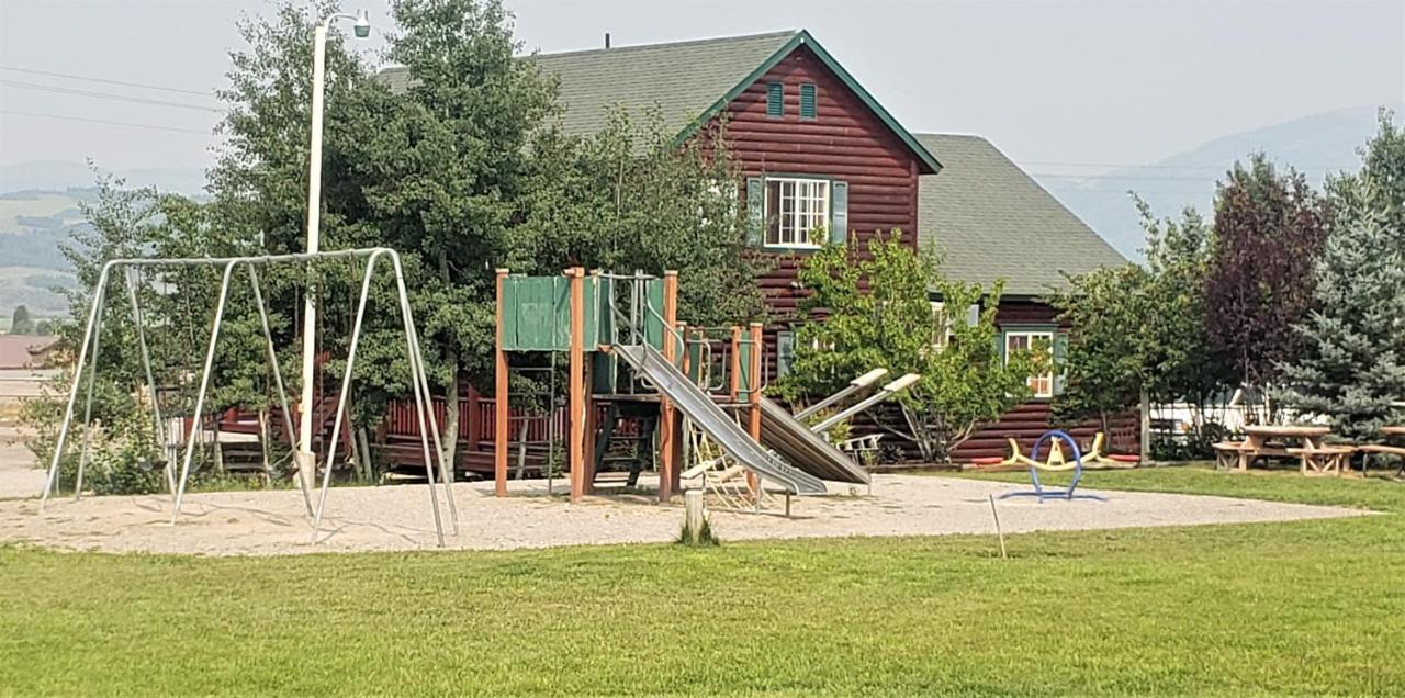Wolf Den Log Cabin Motel And Rv Park Thayne Bagian luar foto