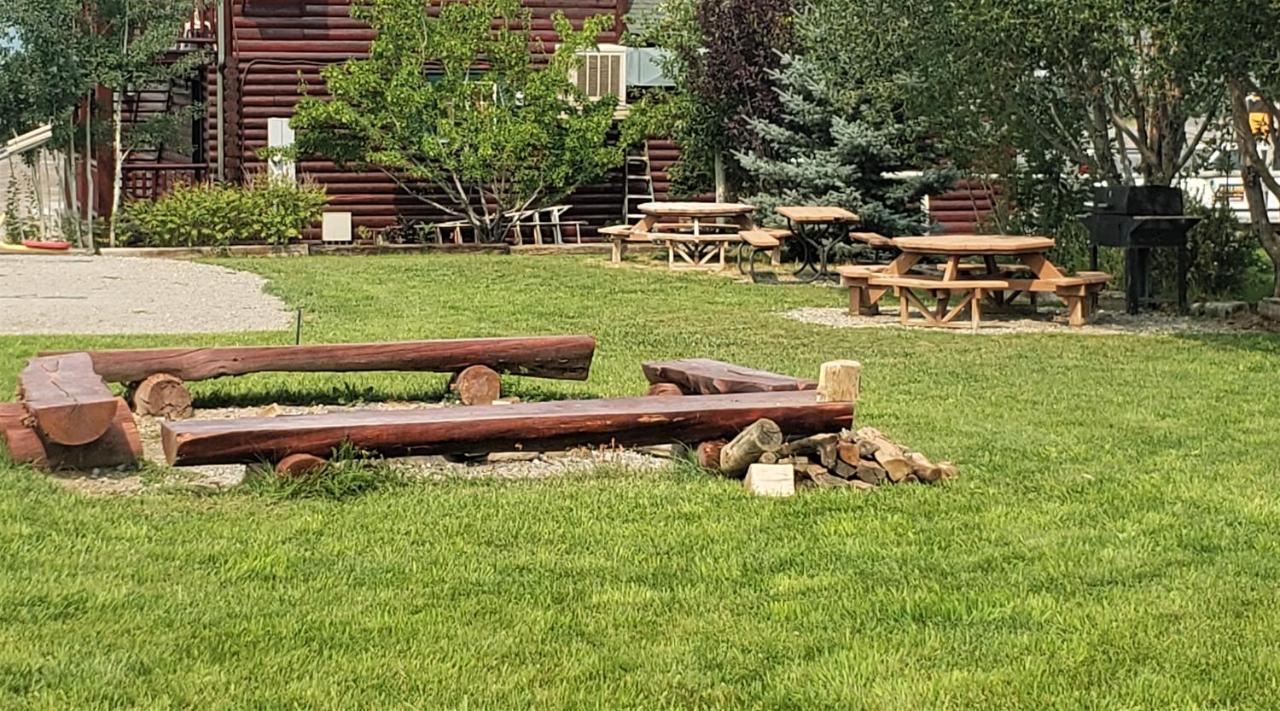 Wolf Den Log Cabin Motel And Rv Park Thayne Bagian luar foto