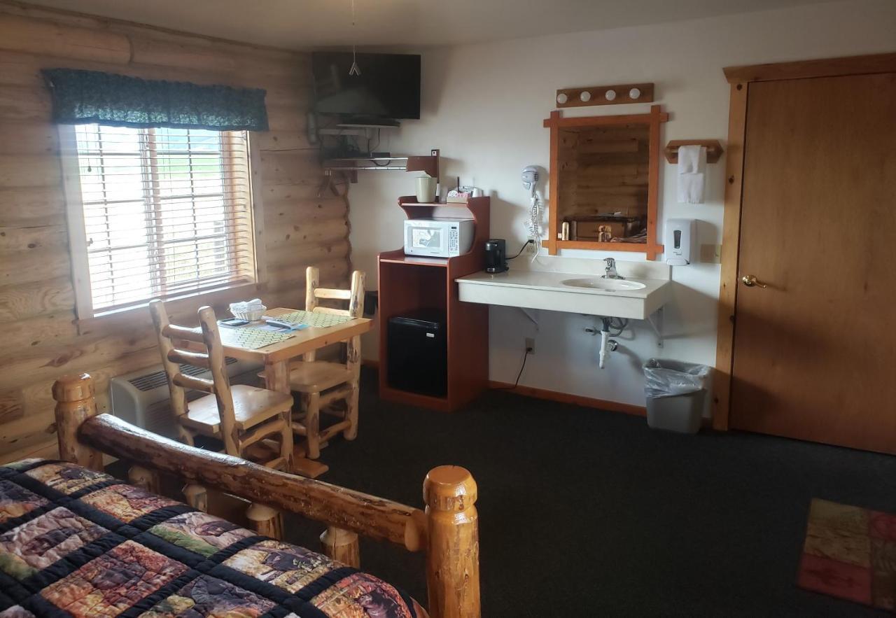 Wolf Den Log Cabin Motel And Rv Park Thayne Bagian luar foto