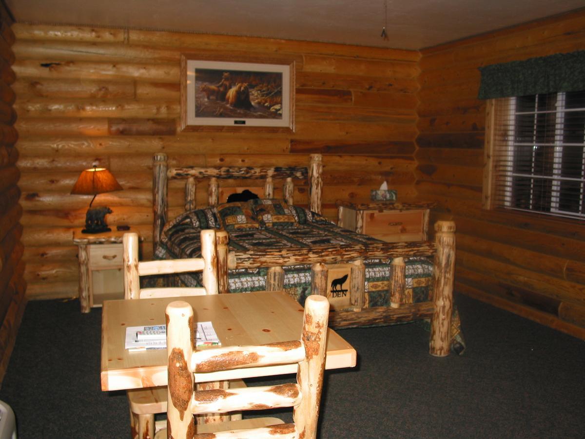 Wolf Den Log Cabin Motel And Rv Park Thayne Bagian luar foto