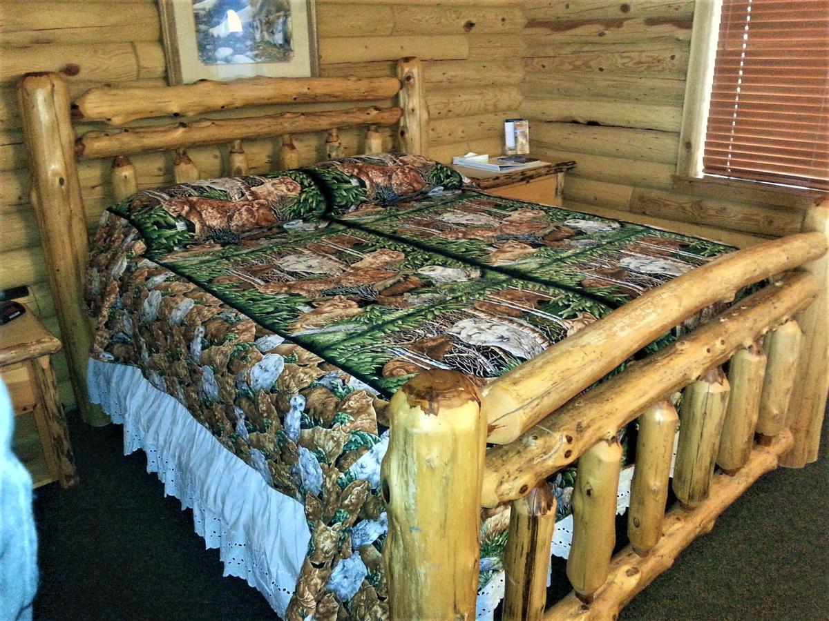 Wolf Den Log Cabin Motel And Rv Park Thayne Bagian luar foto
