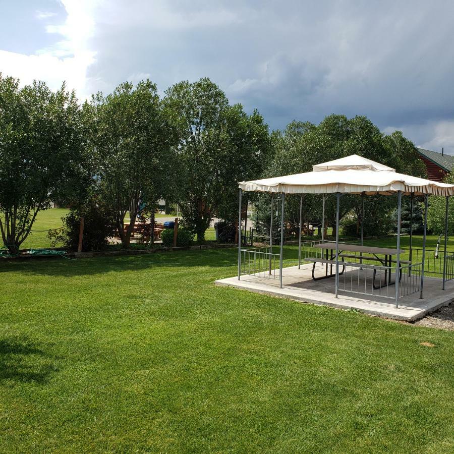 Wolf Den Log Cabin Motel And Rv Park Thayne Bagian luar foto