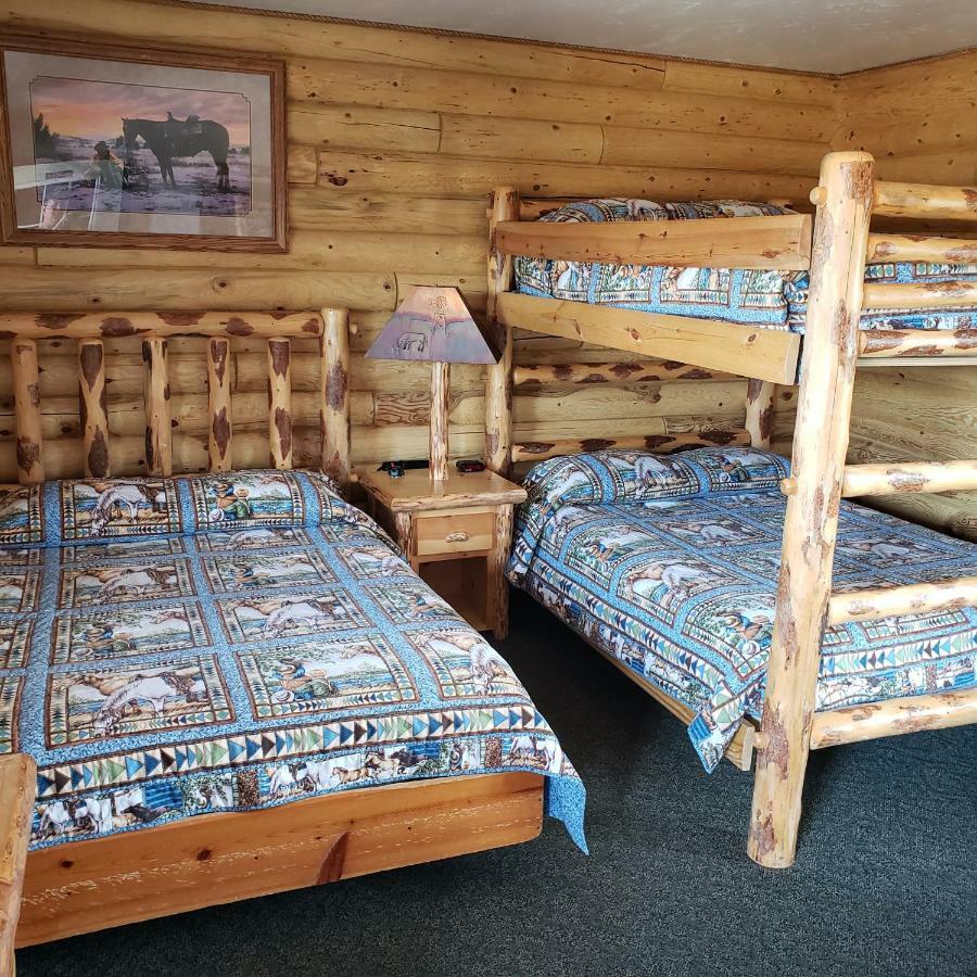 Wolf Den Log Cabin Motel And Rv Park Thayne Bagian luar foto